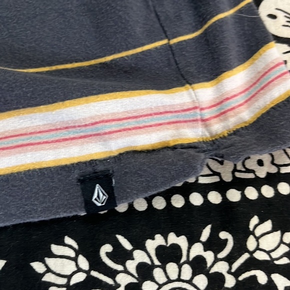 Volcom T-shirt 🖤 - Picture 8 of 8